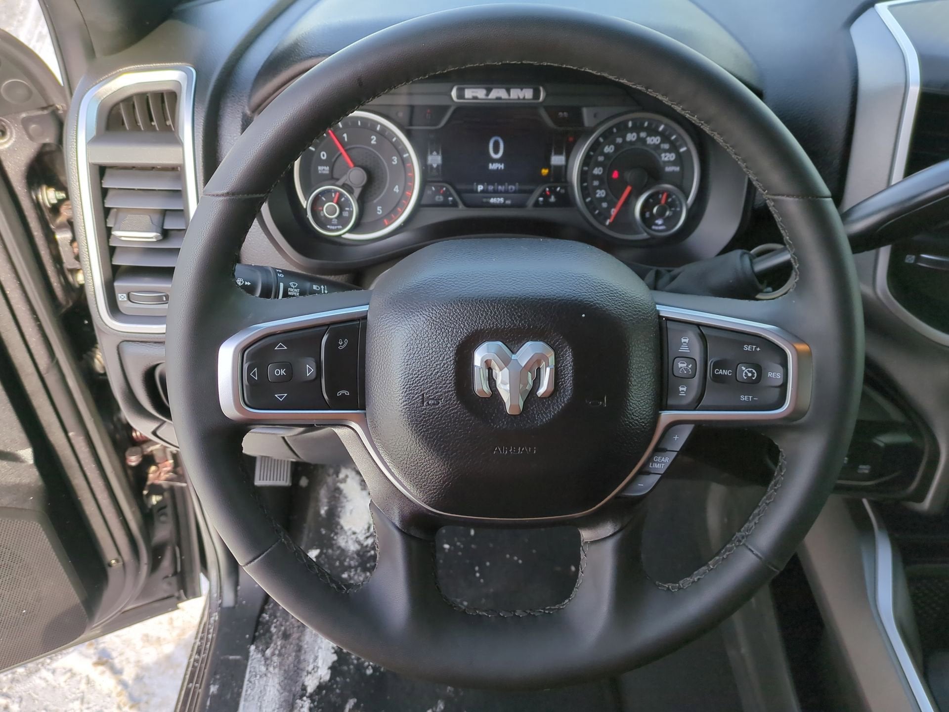 2025 RAM 3500 Big Horn Crew Cab 4x4 6'4" Box