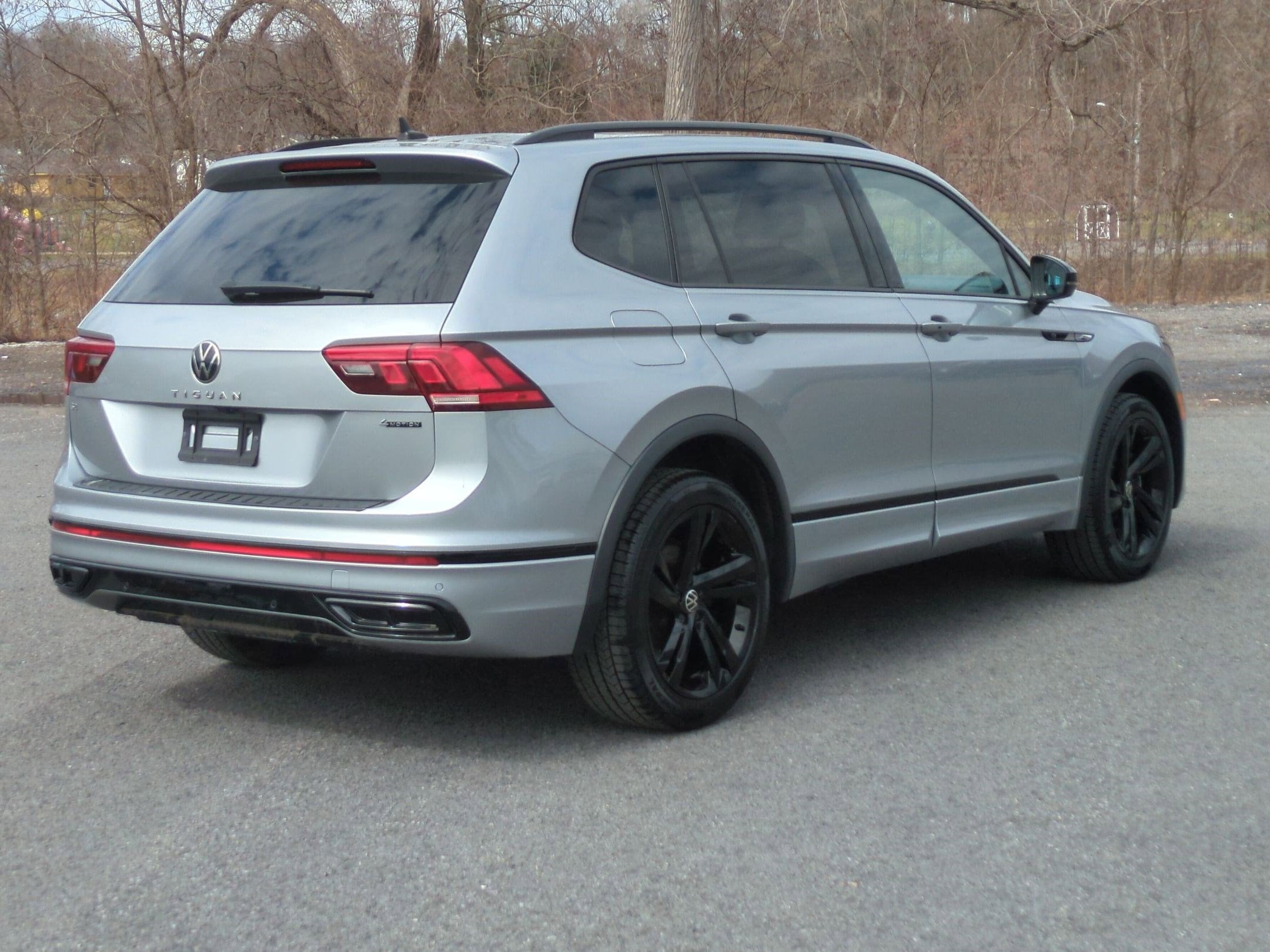 2023 Volkswagen Tiguan SE R-Line Black