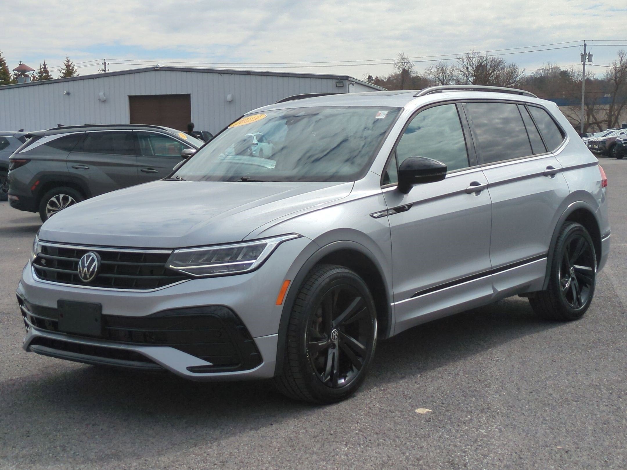 2023 Volkswagen Tiguan SE R-Line Black