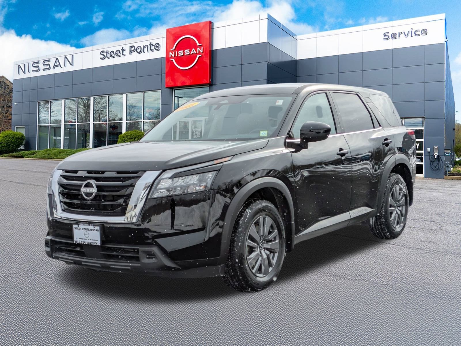 2025 Nissan Pathfinder S