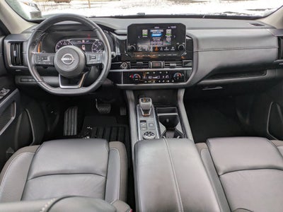 2024 Nissan Pathfinder SL