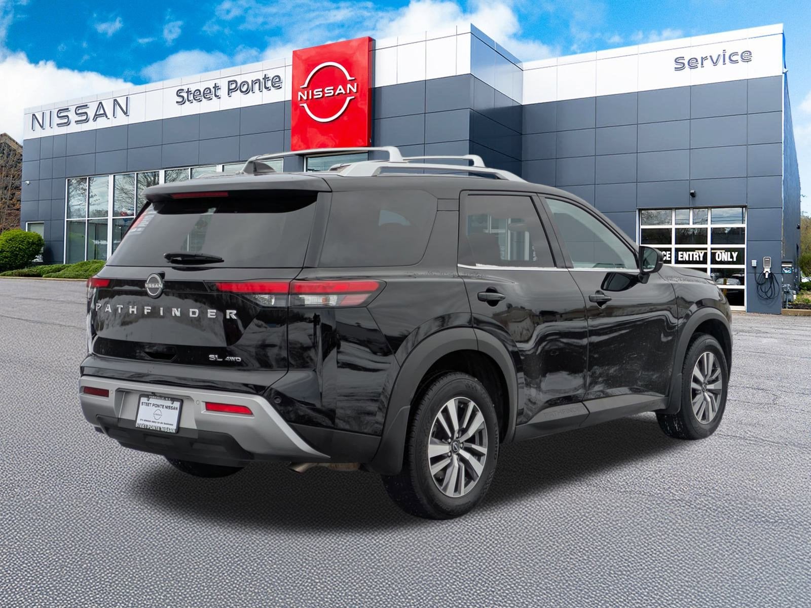 2024 Nissan Pathfinder SL