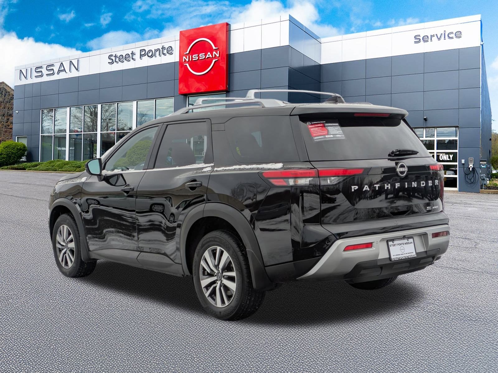 2024 Nissan Pathfinder SL