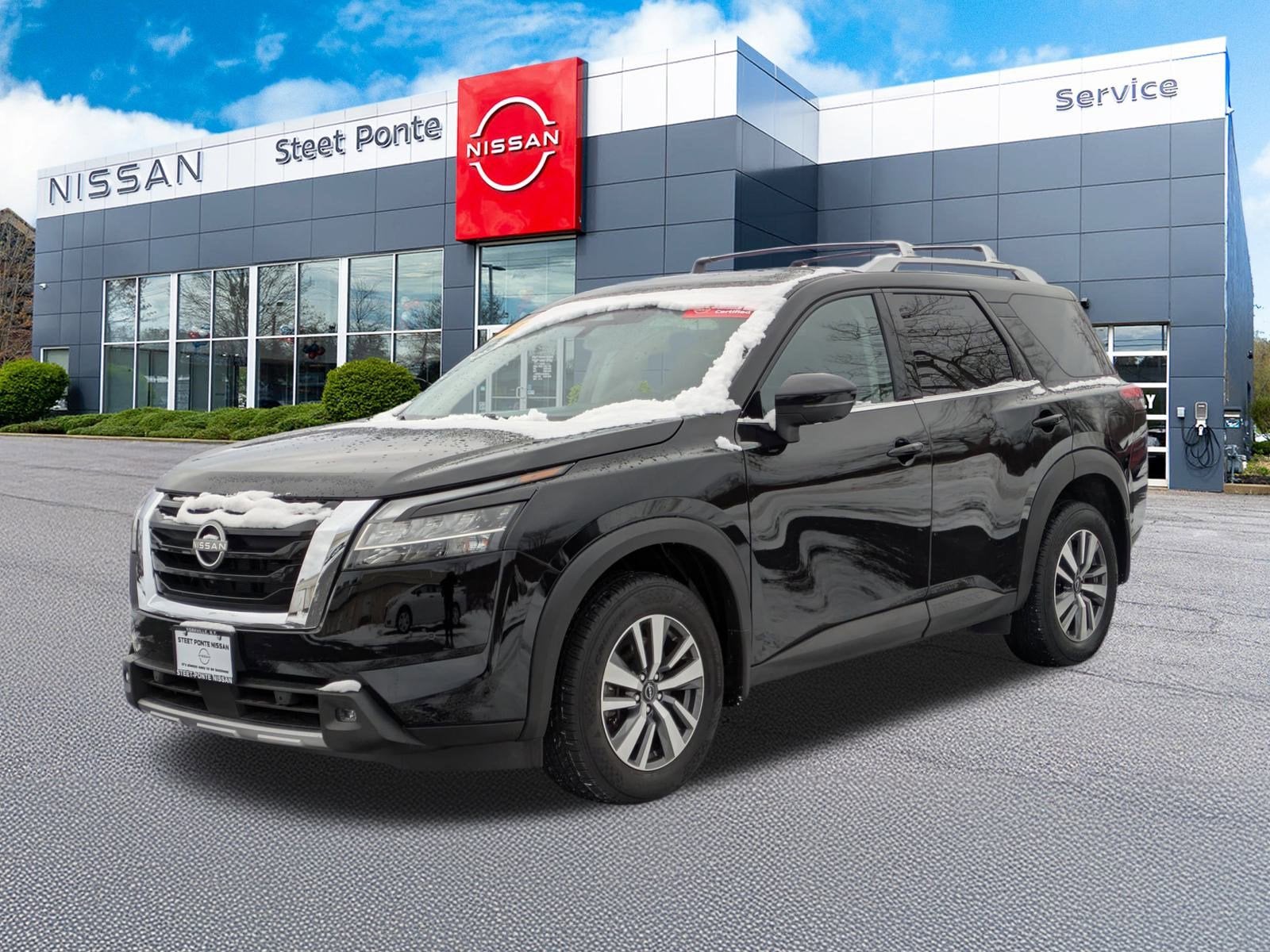 2024 Nissan Pathfinder SL