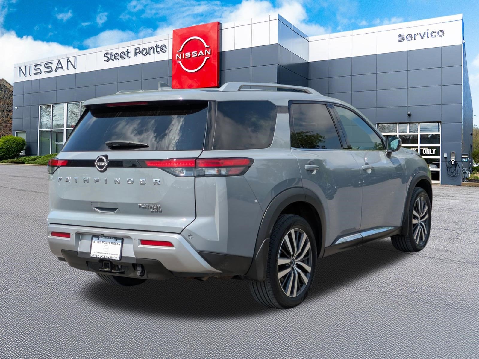 2022 Nissan Pathfinder Platinum