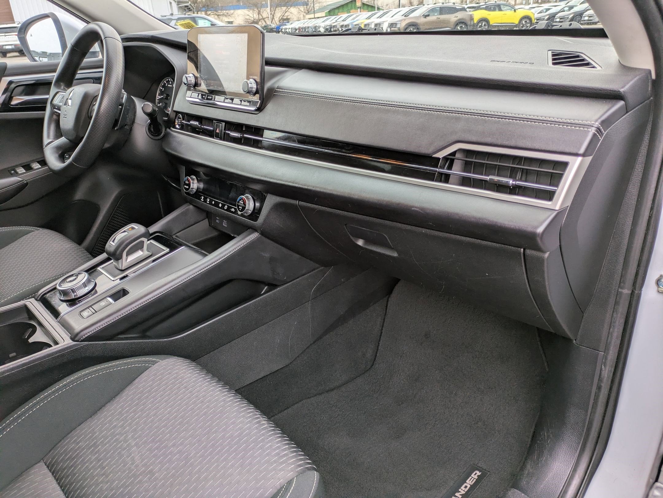 2022 Mitsubishi Outlander ES