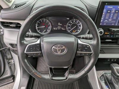 2021 Toyota Highlander Base