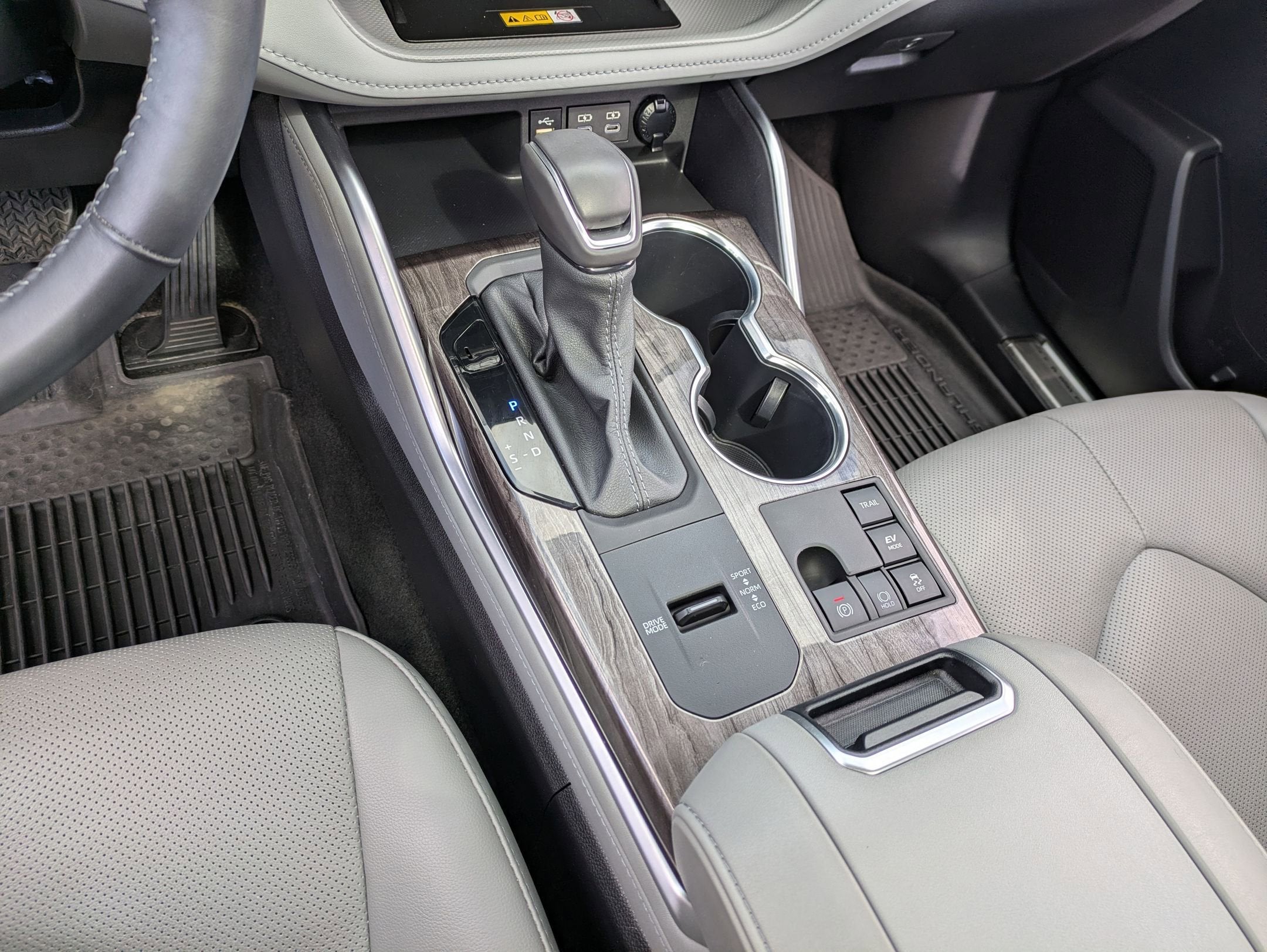 2024 Toyota Highlander Hybrid Platinum