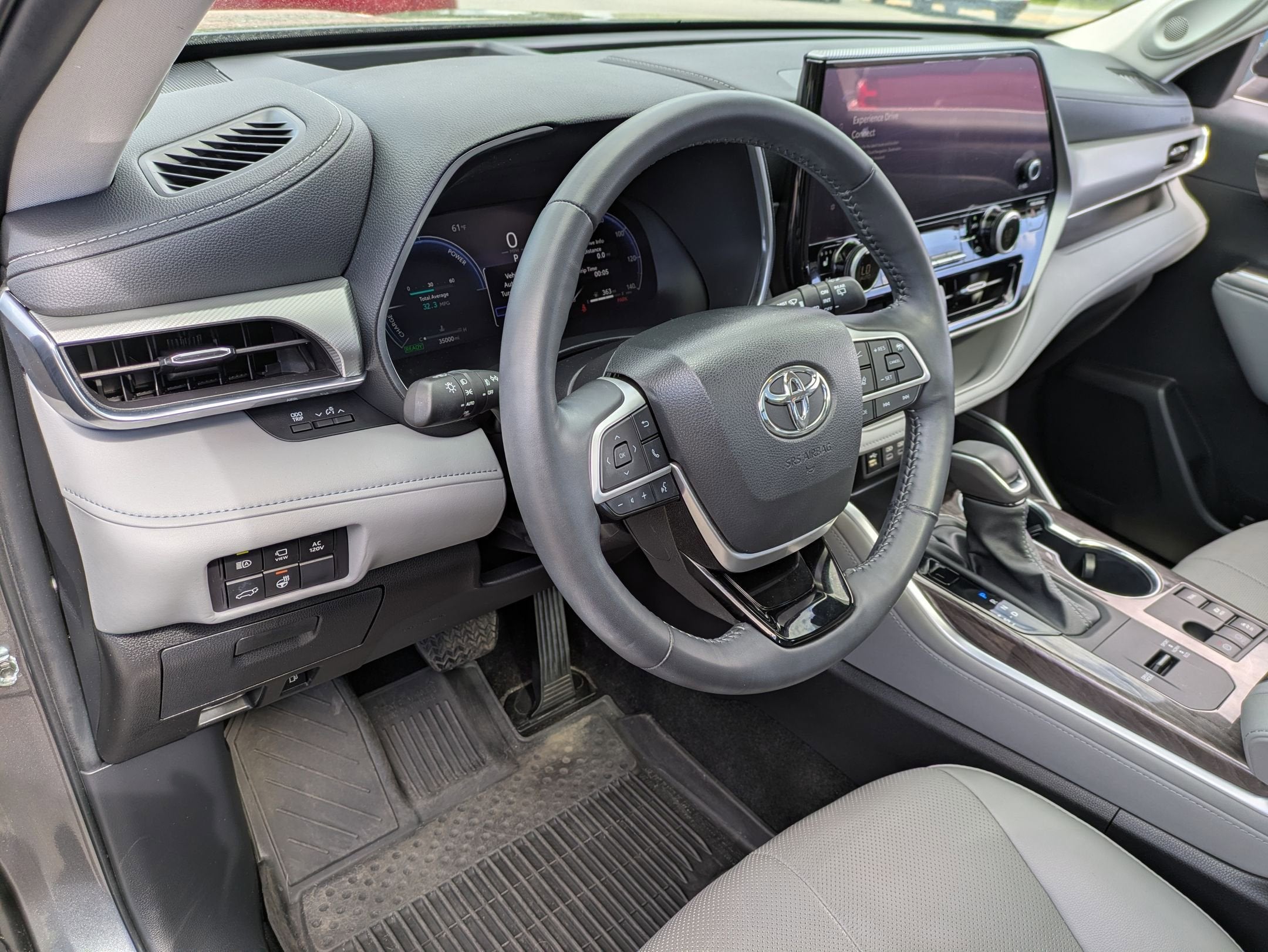 2024 Toyota Highlander Hybrid Platinum