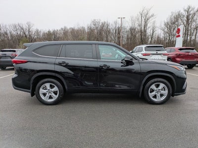 2023 Toyota Highlander Base
