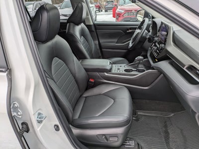 2023 Toyota Highlander Base