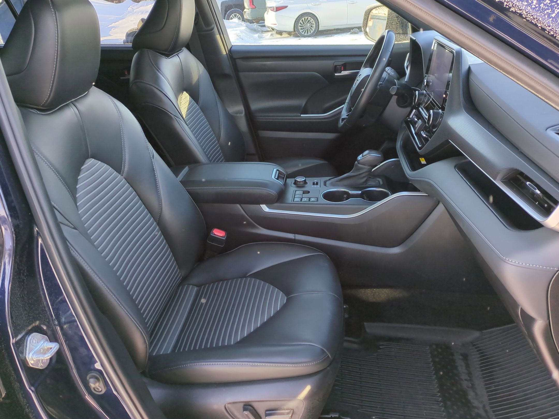 2023 Toyota Highlander Base