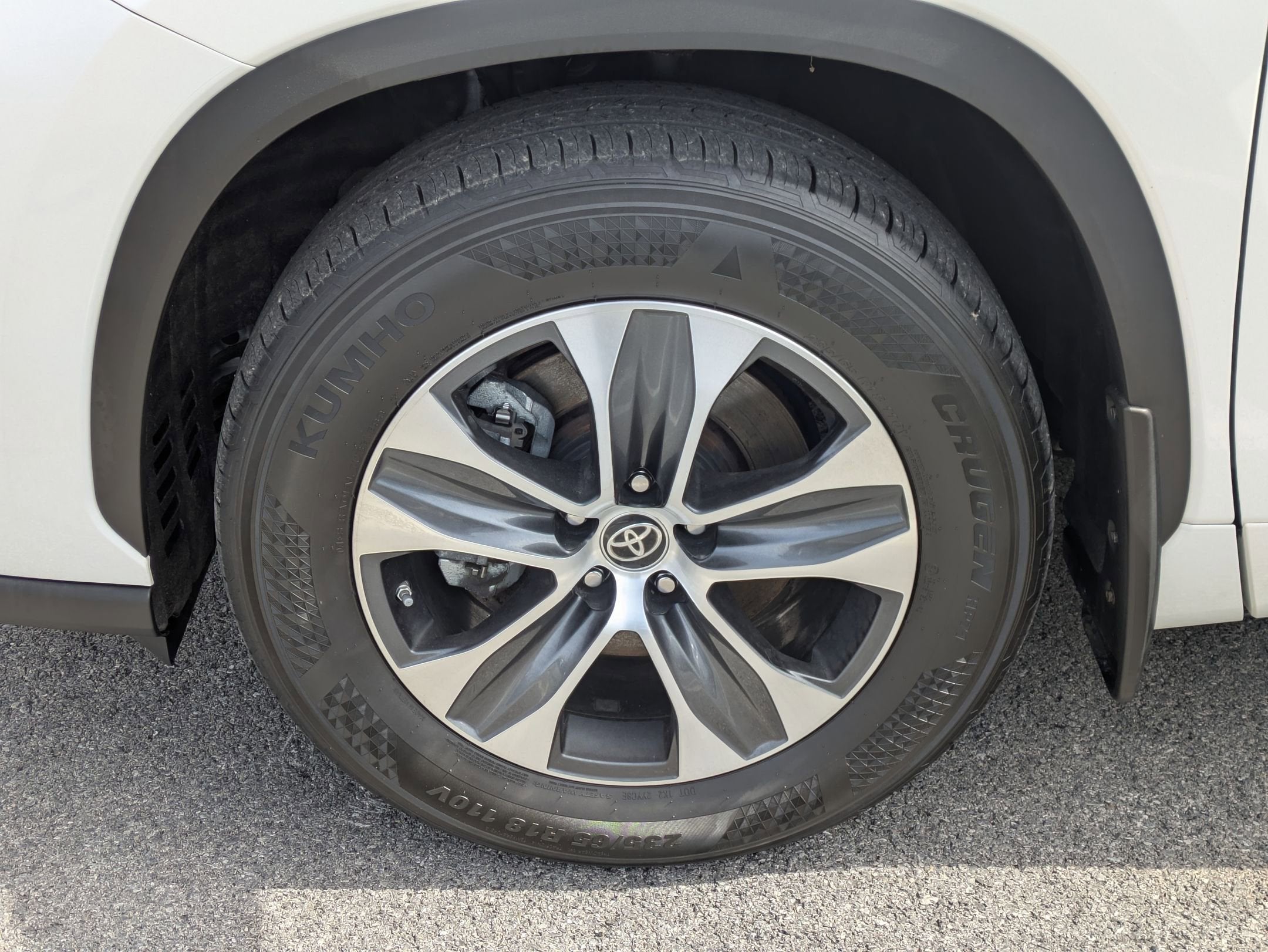 2023 Toyota Highlander Base