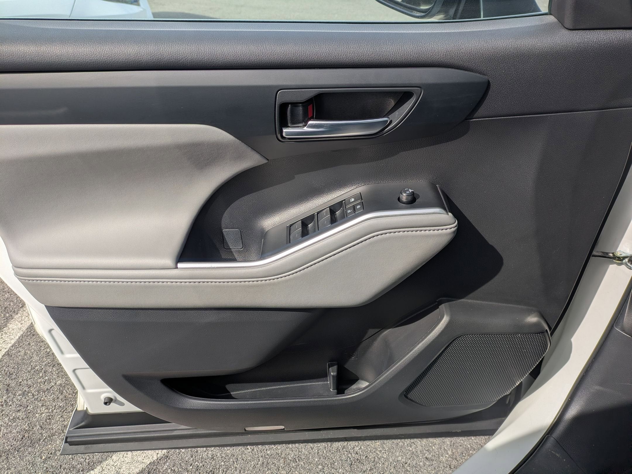 2023 Toyota Highlander Base