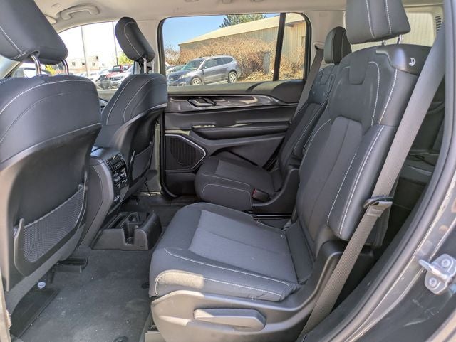 2022 Jeep Grand Cherokee L Laredo