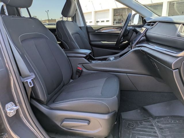 2022 Jeep Grand Cherokee L Laredo