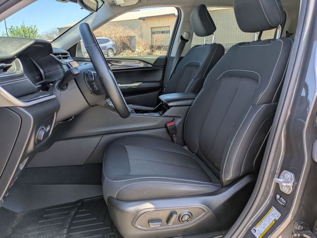 2022 Jeep Grand Cherokee L Laredo