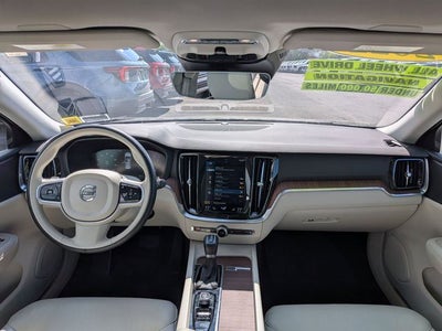 2021 Volvo S60 T6 Momentum