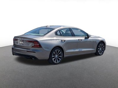 2021 Volvo S60 T6 Momentum