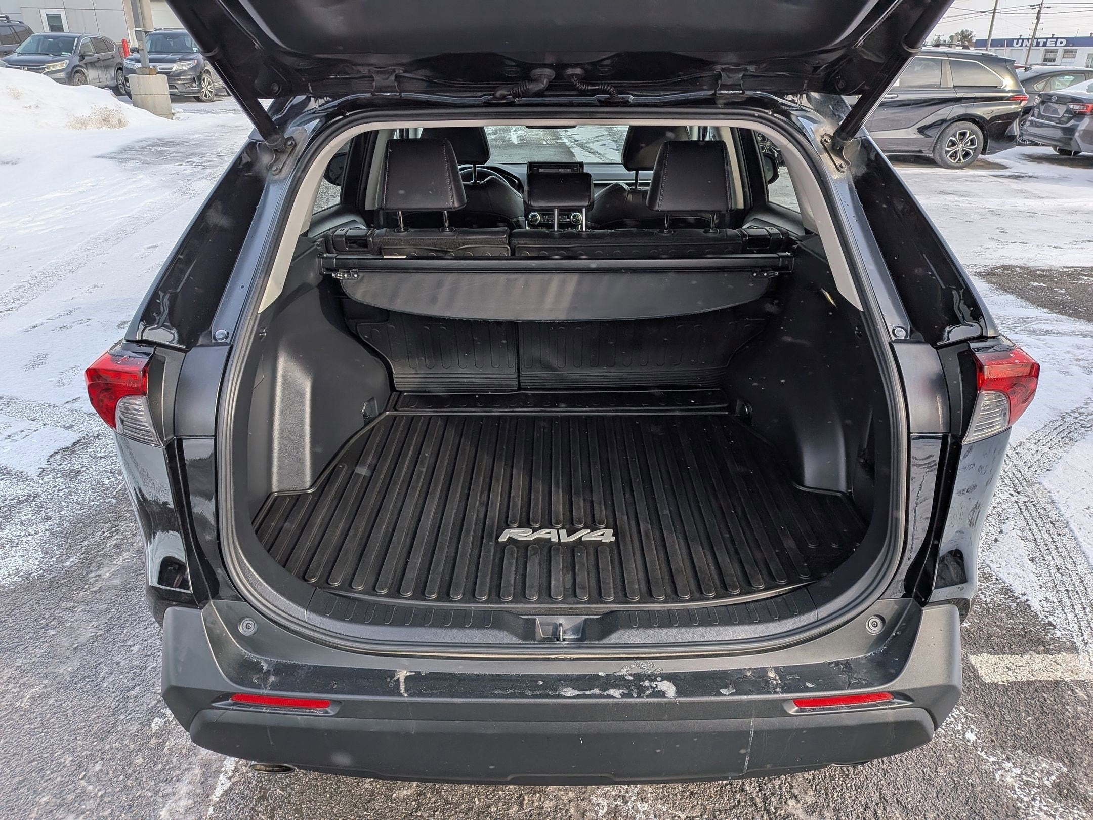 2022 Toyota RAV4 XLE Premium w/ Cold Weather Pkg