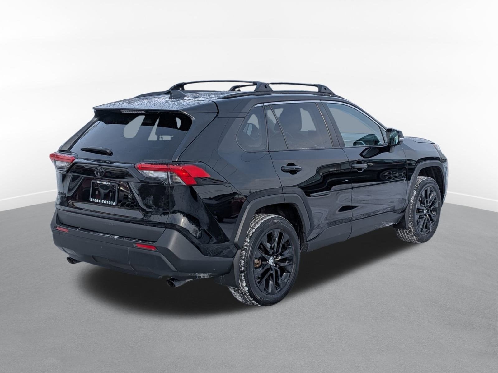 2022 Toyota RAV4 XLE Premium w/ Cold Weather Pkg