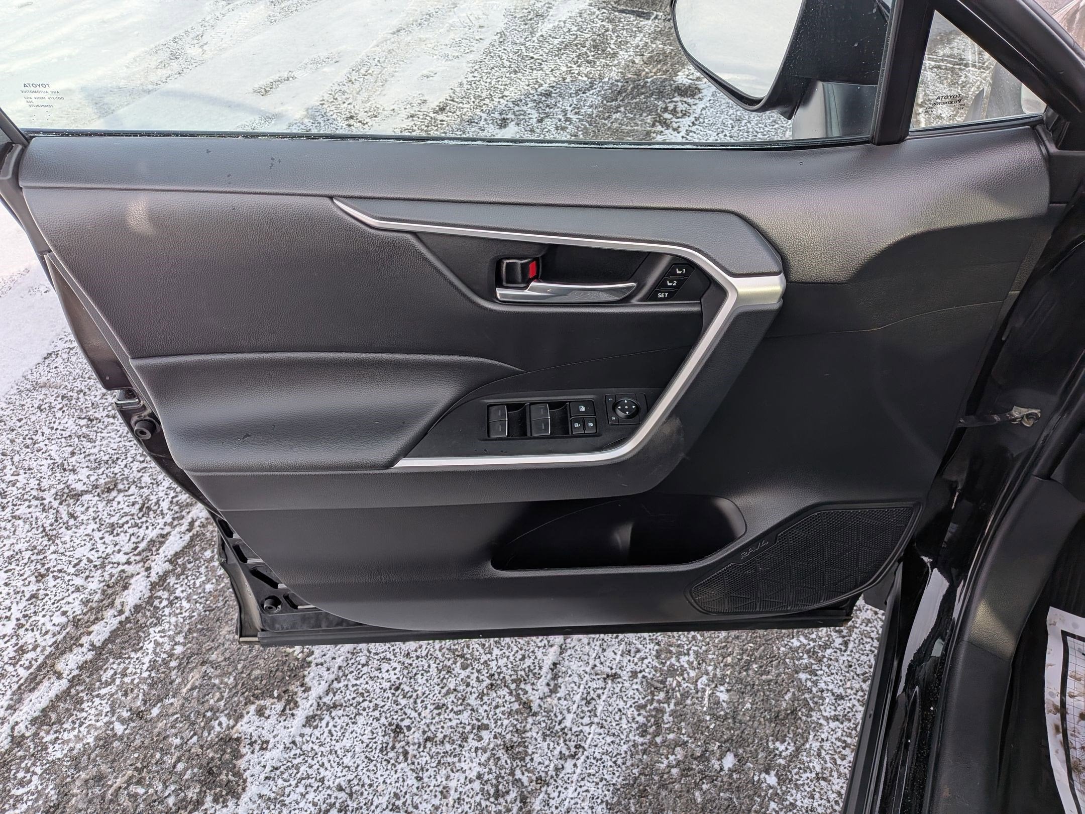 2022 Toyota RAV4 XLE Premium w/ Cold Weather Pkg