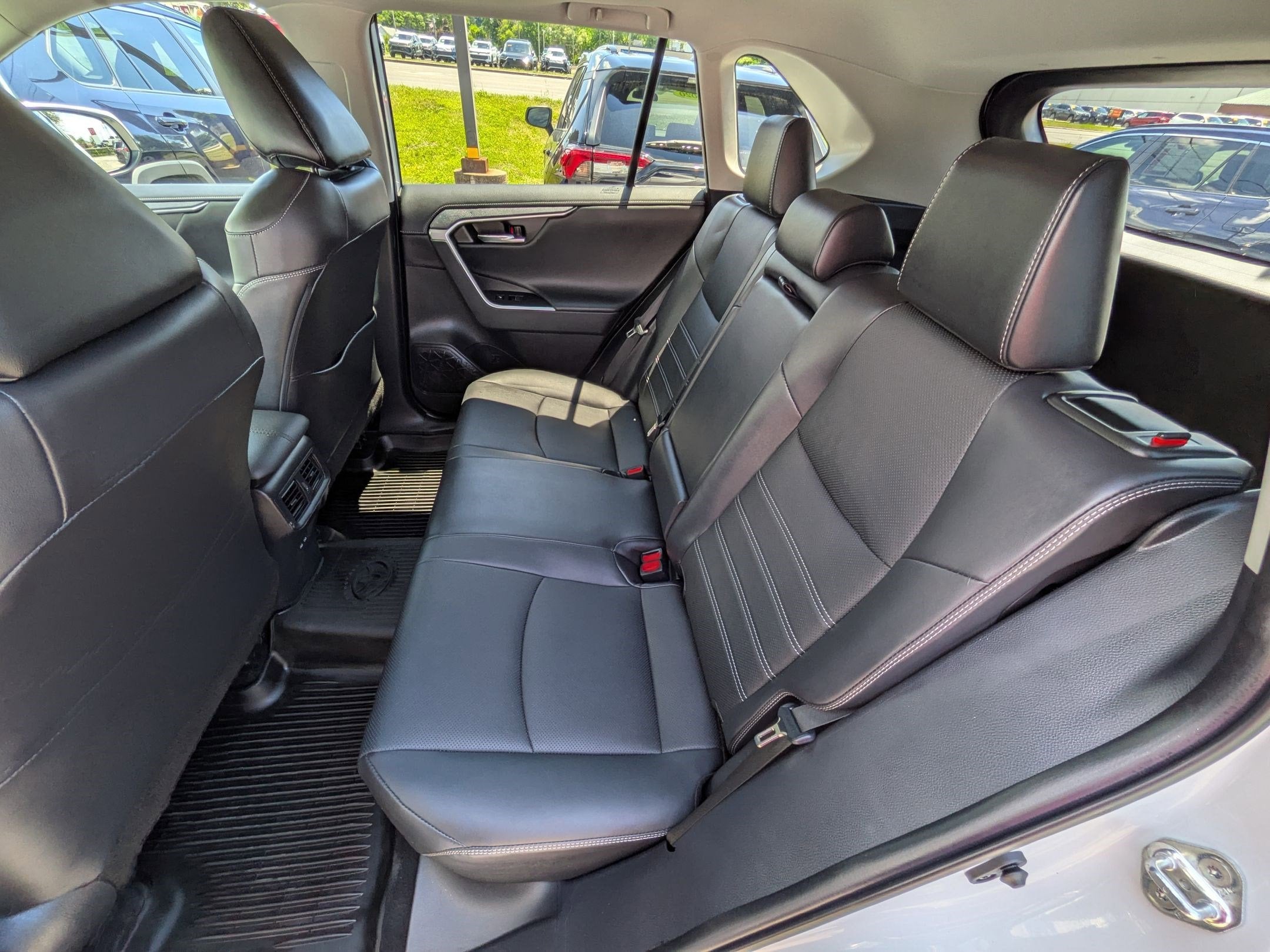 2022 Toyota RAV4 Limited w/ Cold Weather Pkg