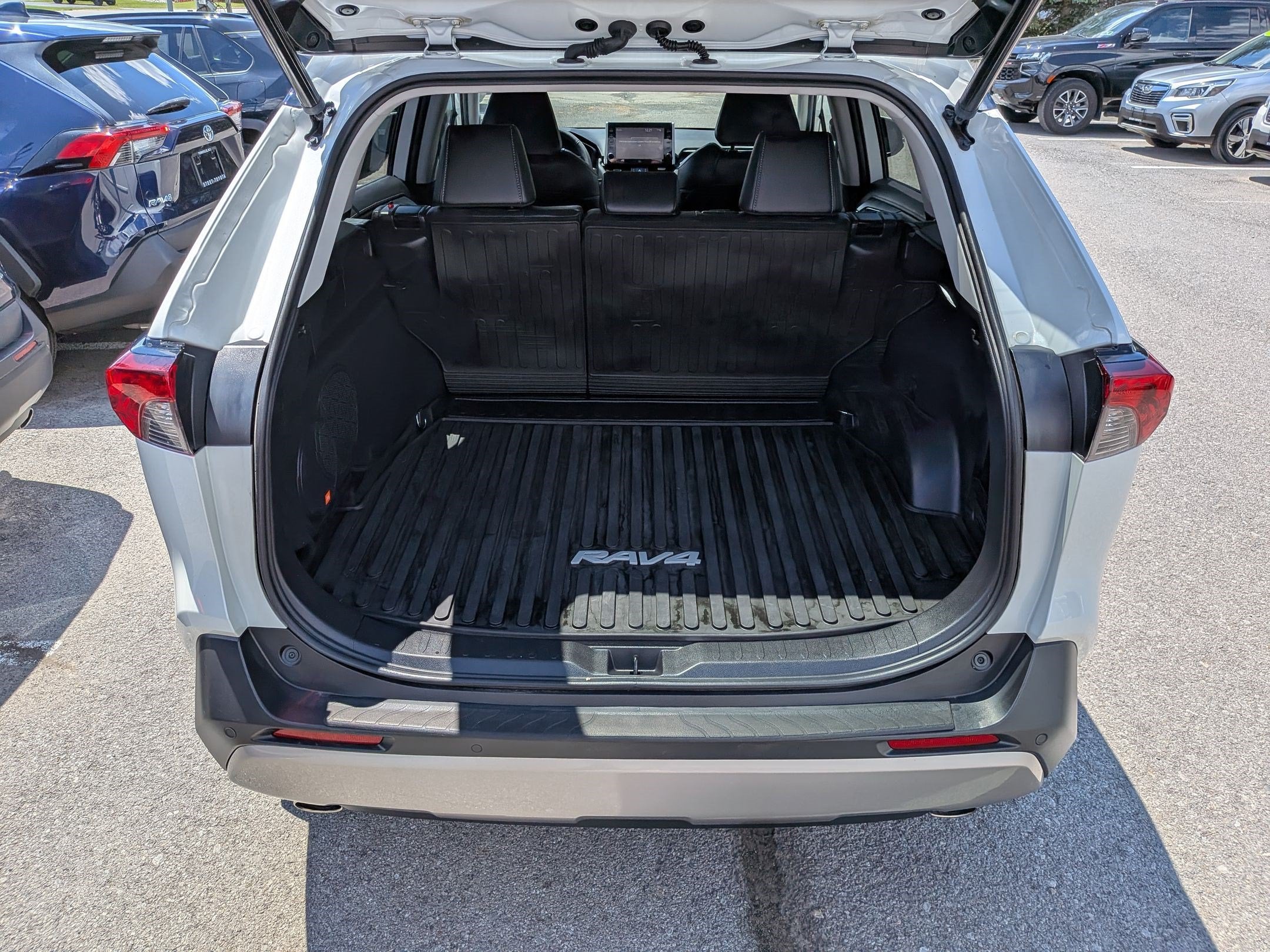 2022 Toyota RAV4 Limited w/ Cold Weather Pkg