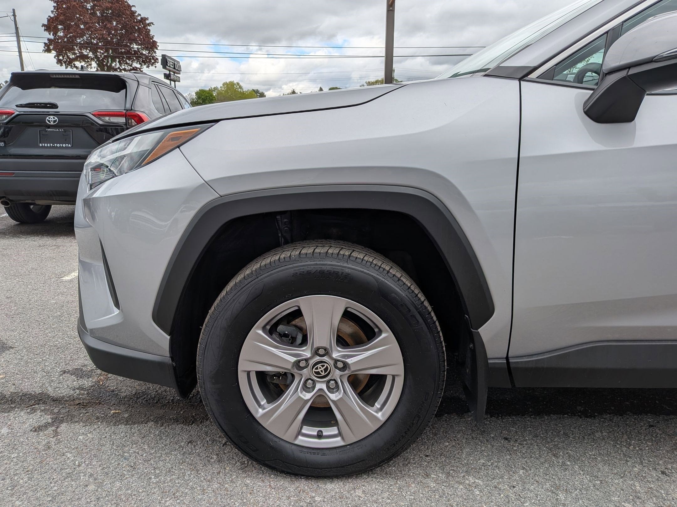 2023 Toyota RAV4 XLE w/ Convenience & Cold Weather Pkg