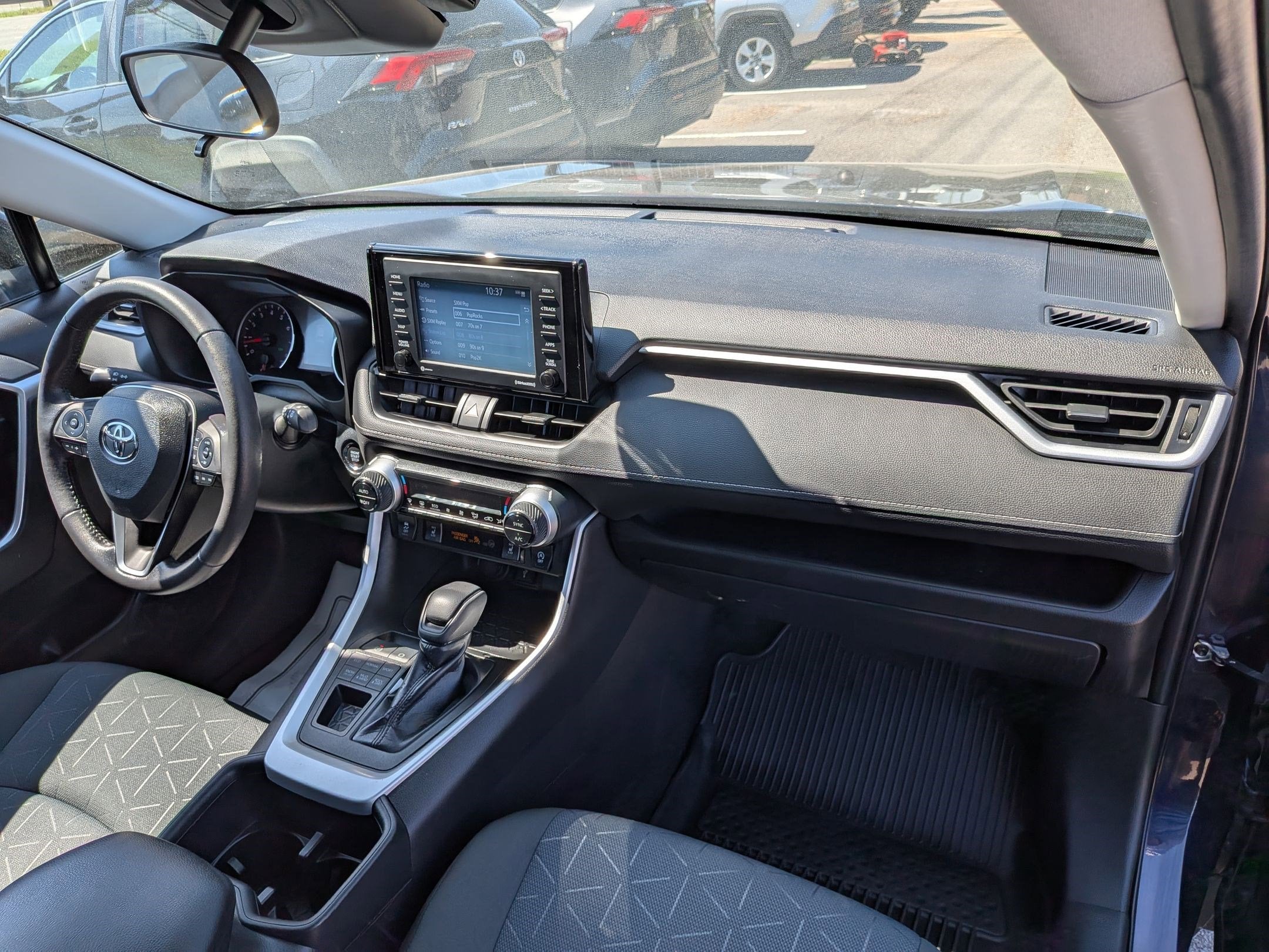 2022 Toyota RAV4 XLE w/ Convenience & Cold Weather Pkg