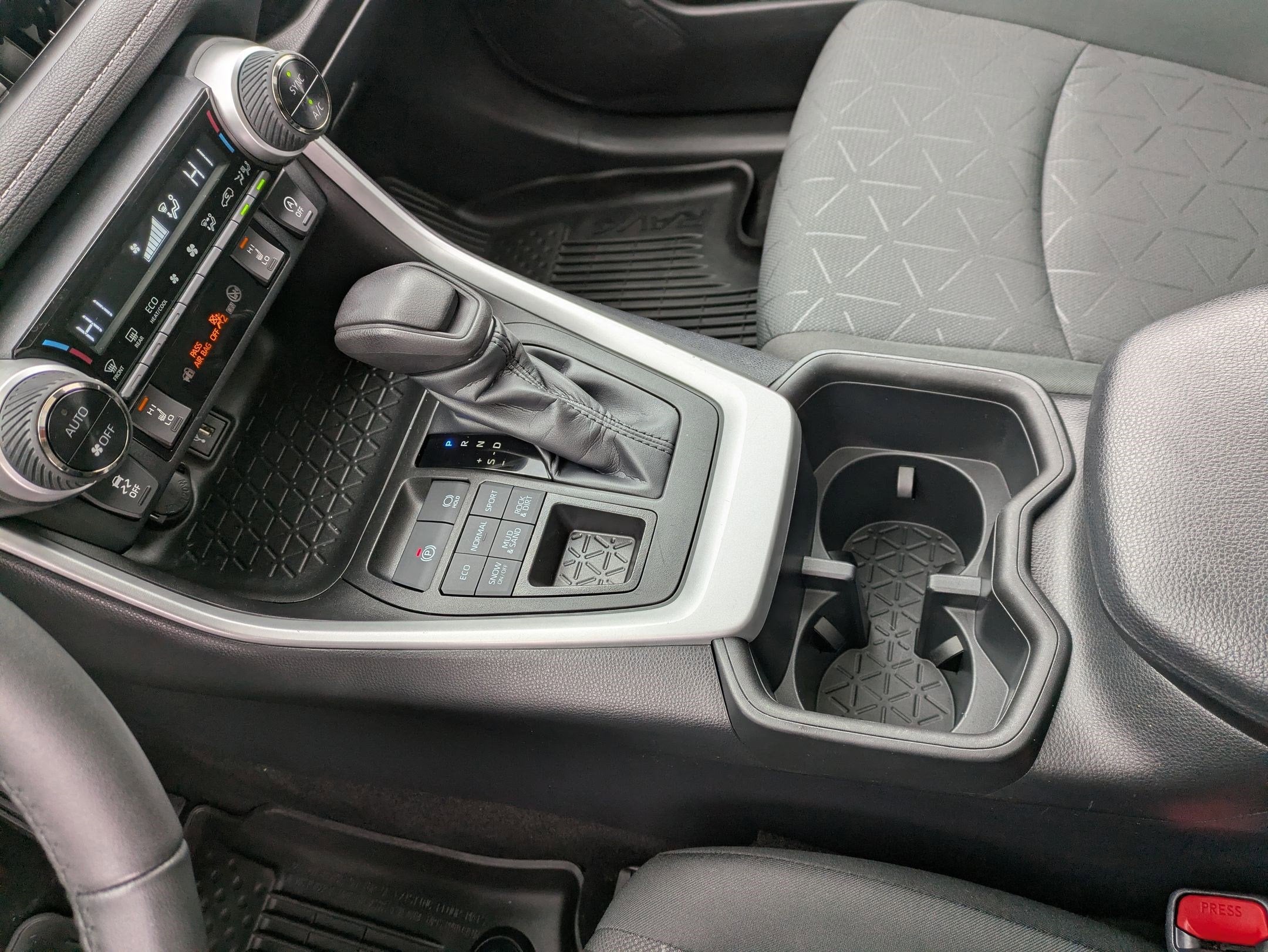 2023 Toyota RAV4 XLE w/ Convenience & Cold Weather Pkg