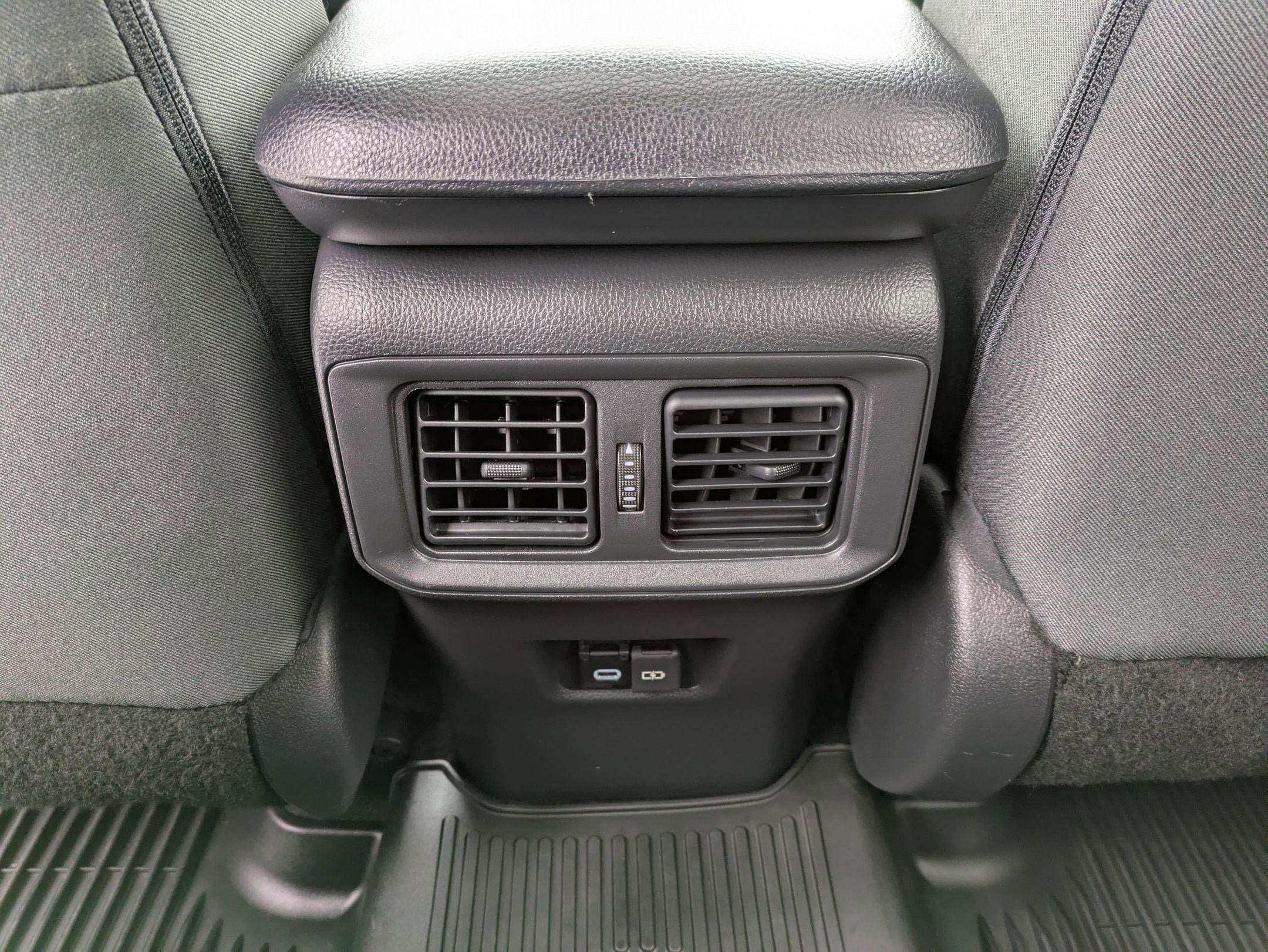 2023 Toyota RAV4 XLE w/ Convenience & Cold Weather Pkg