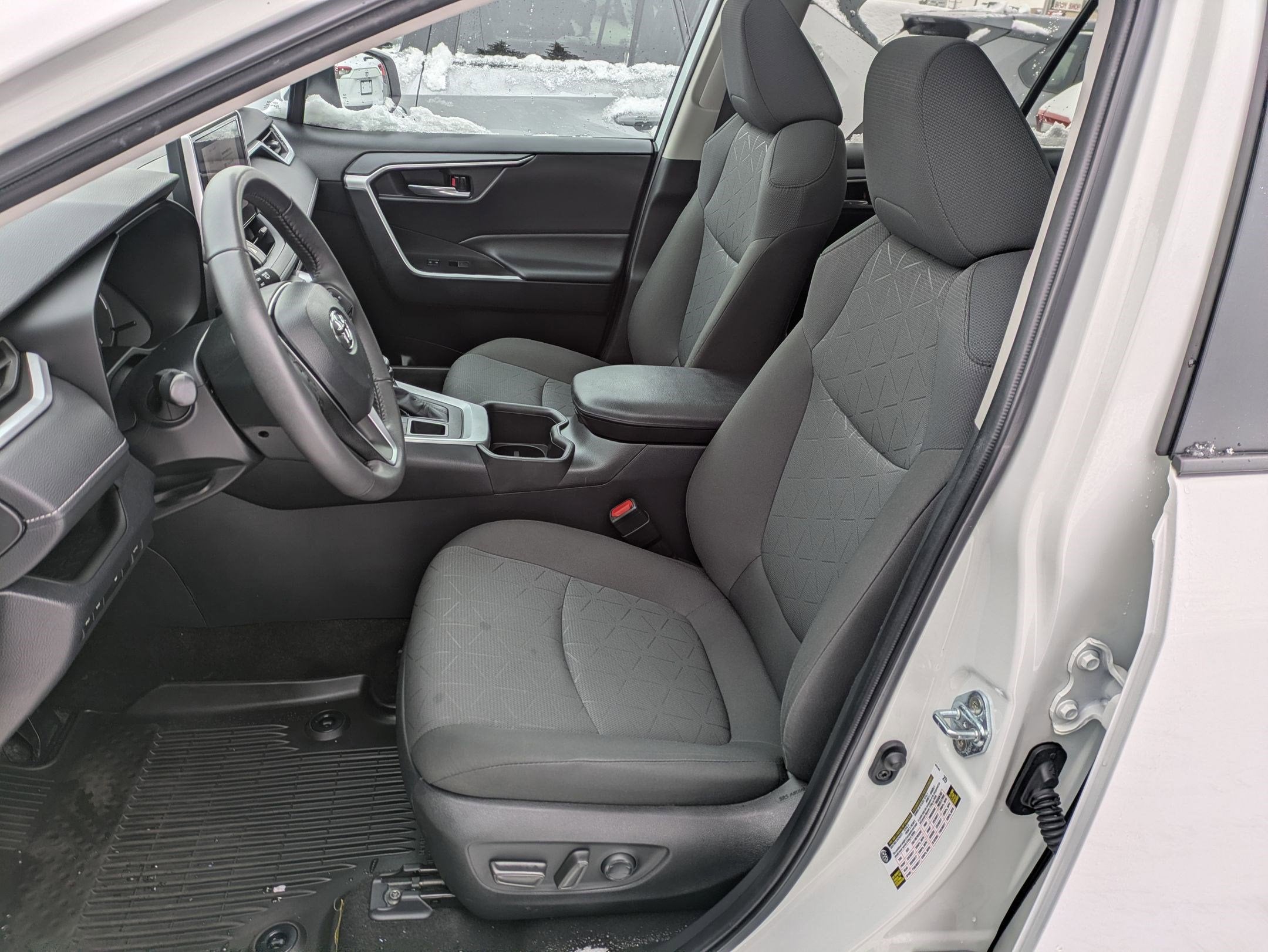 2023 Toyota RAV4 XLE w/ Convenience & Cold Weather Pkg