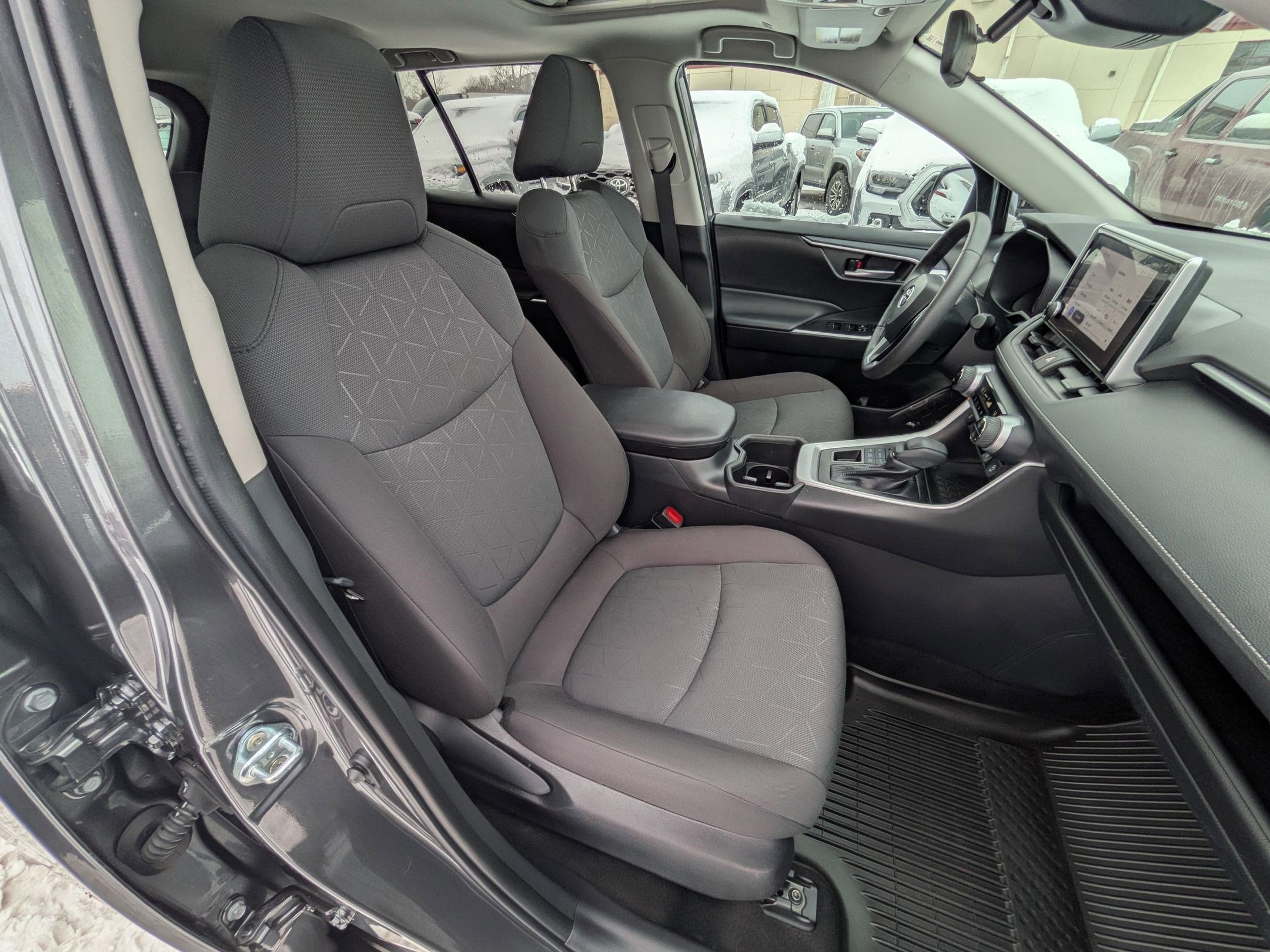 2023 Toyota RAV4 XLE w/ Convenience & Cold Weather Pkg