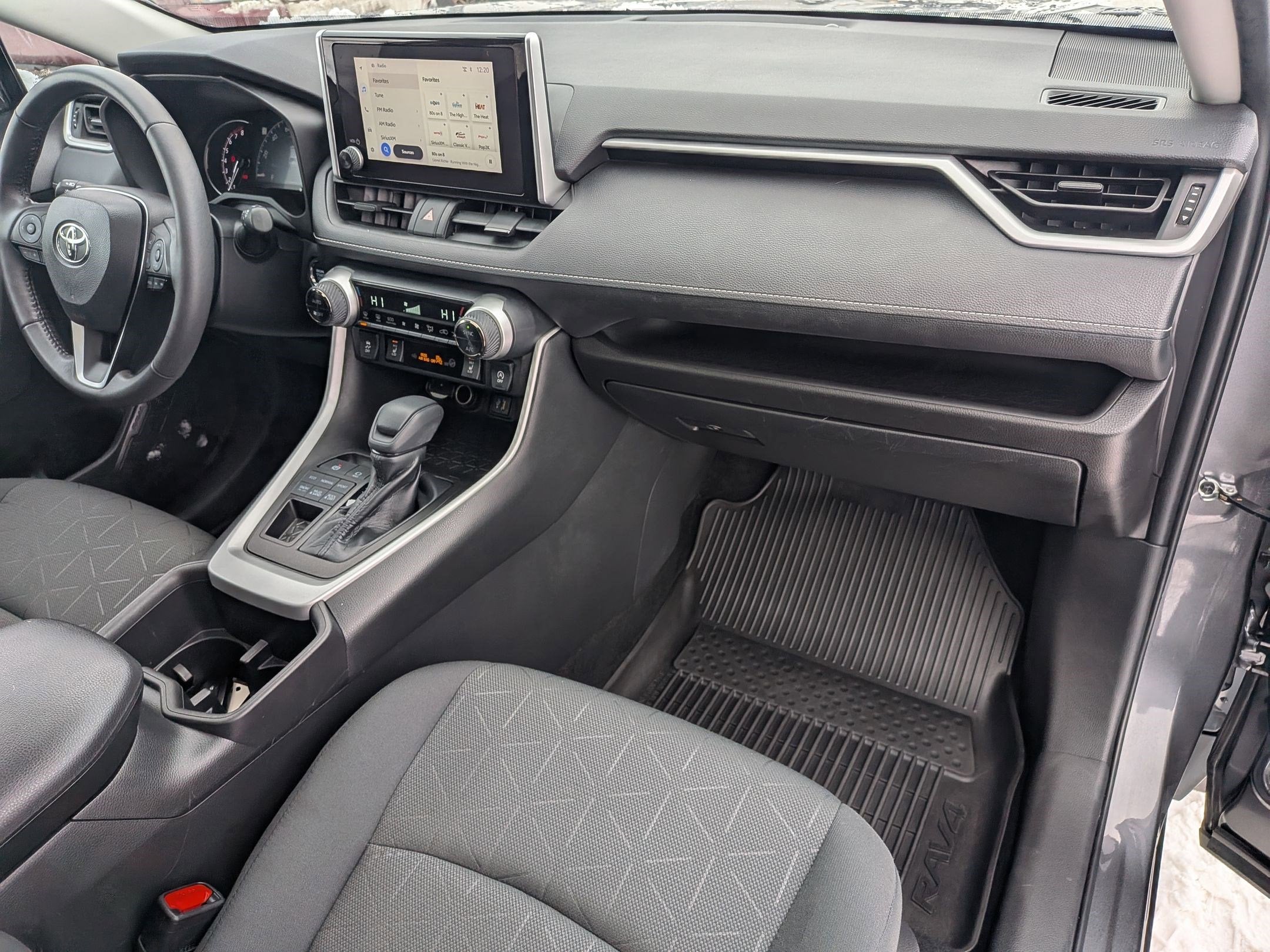 2023 Toyota RAV4 XLE w/ Convenience & Cold Weather Pkg