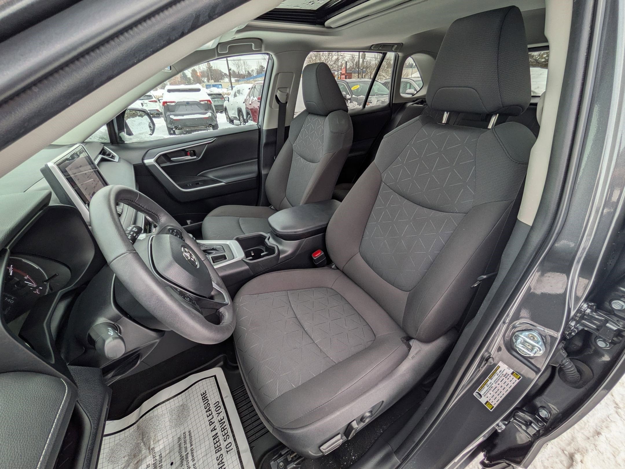 2023 Toyota RAV4 XLE w/ Convenience & Cold Weather Pkg