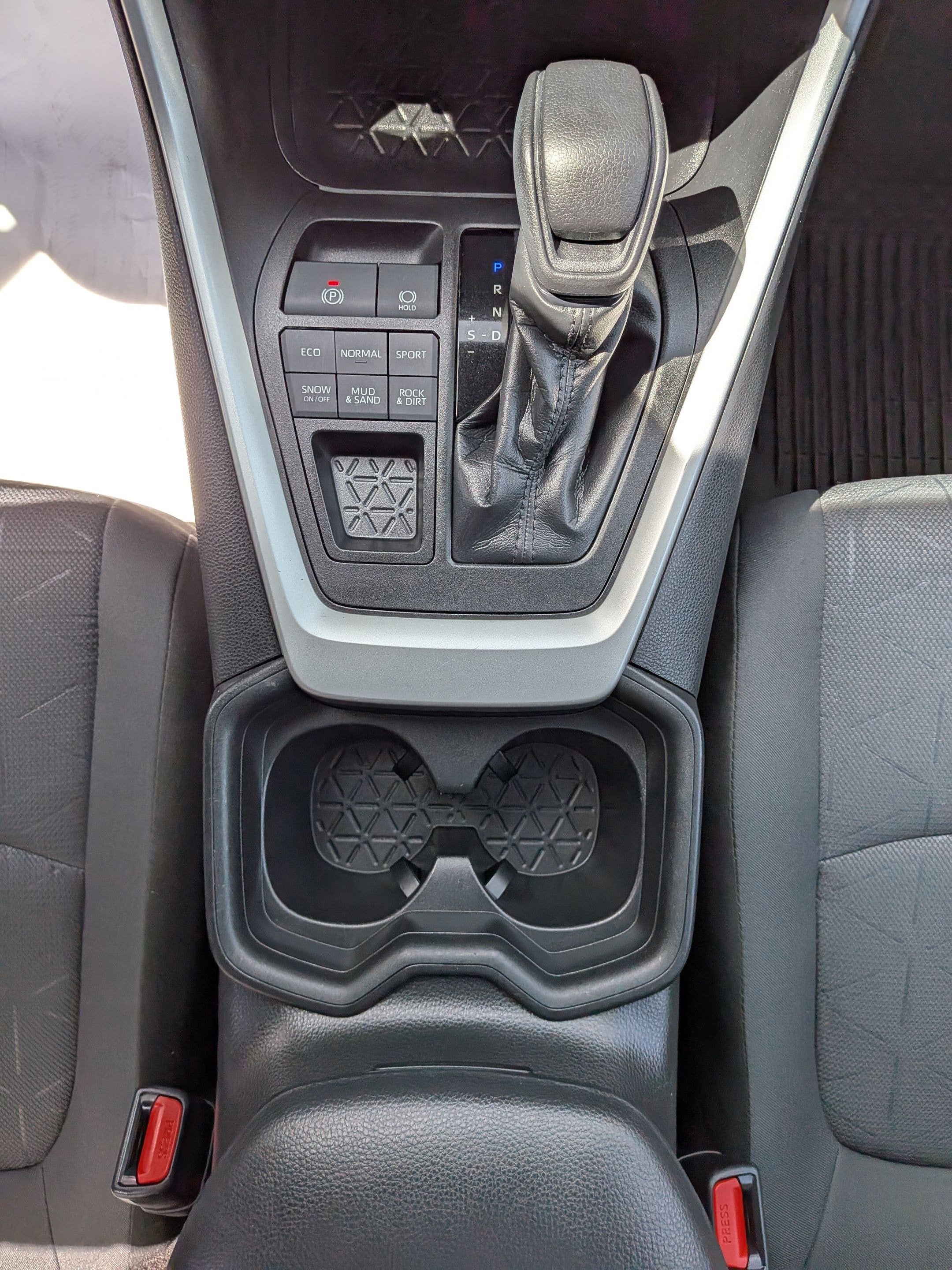 2021 Toyota RAV4 XLE w/ Convenience & Cold Weather Pkg