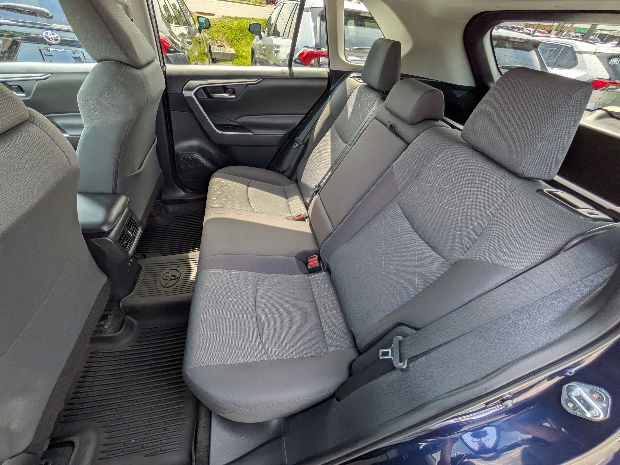 2021 Toyota RAV4 XLE w/ Convenience & Cold Weather Pkg