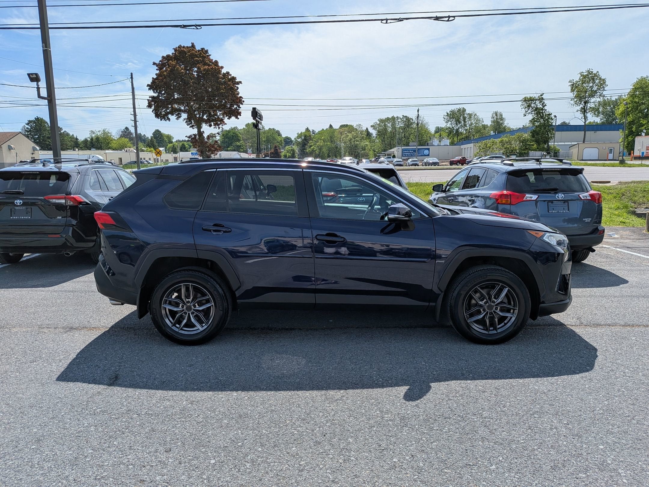2021 Toyota RAV4 XLE w/ Convenience & Cold Weather Pkg