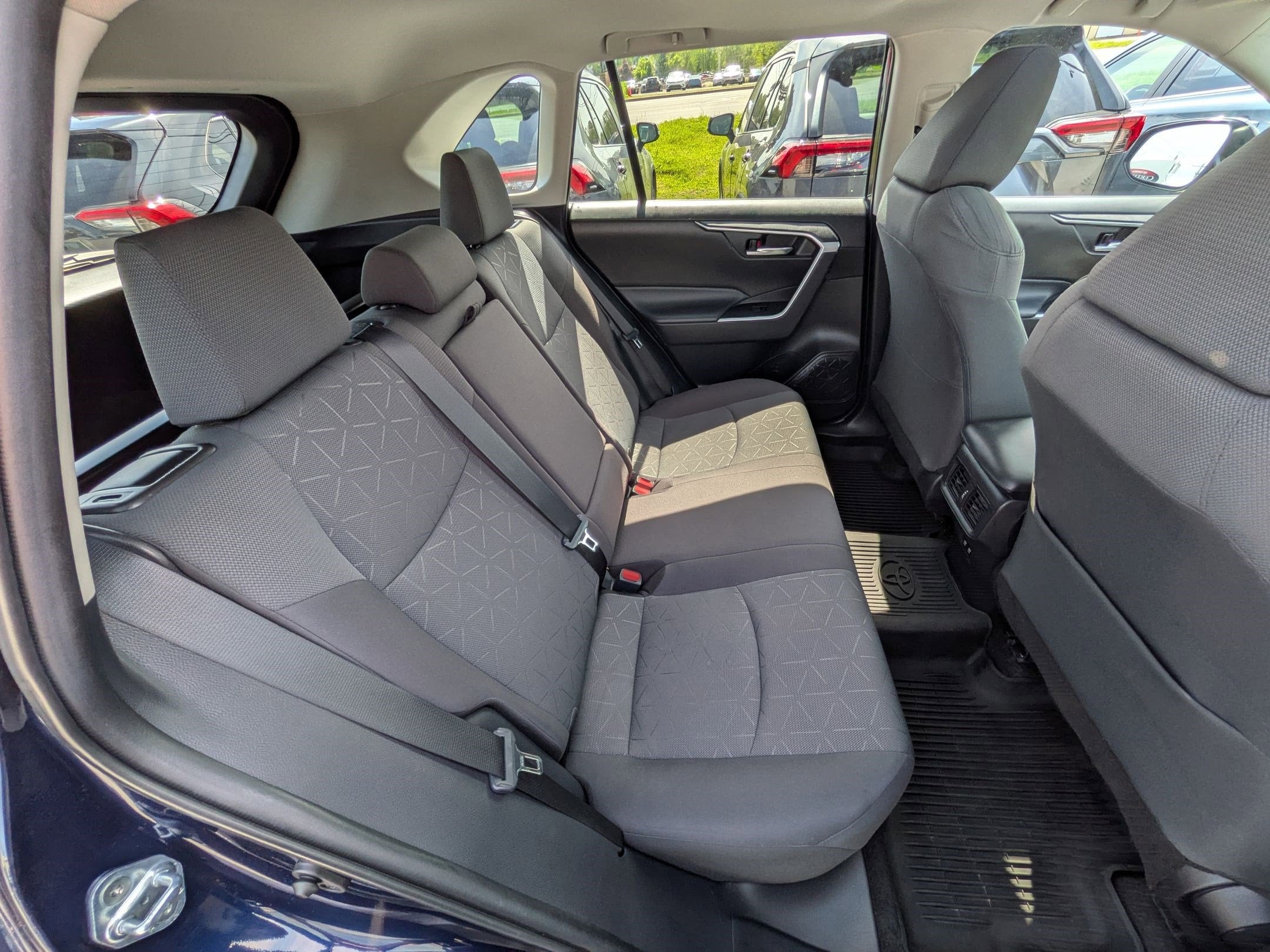 2021 Toyota RAV4 XLE w/ Convenience & Cold Weather Pkg