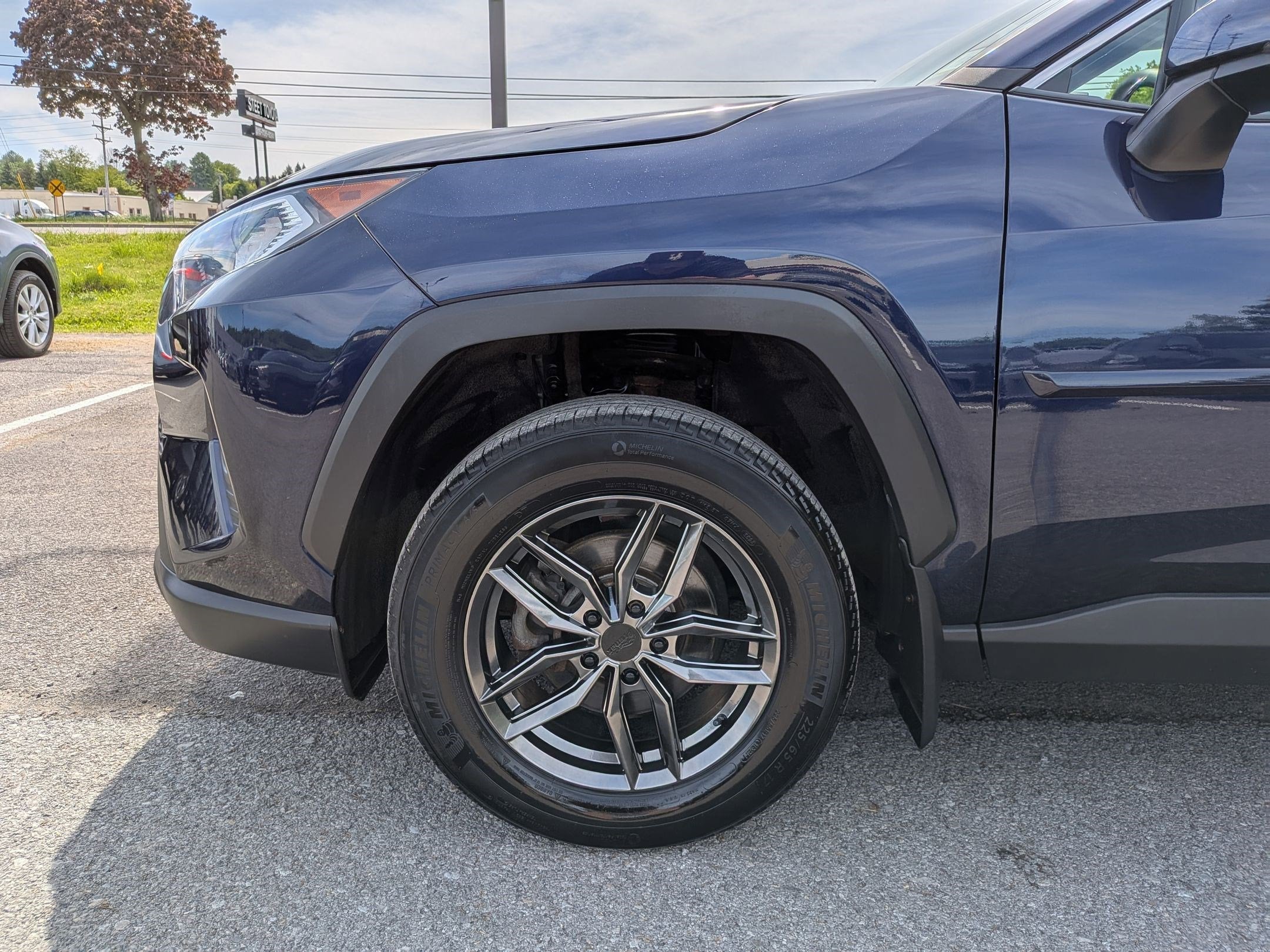2021 Toyota RAV4 XLE w/ Convenience & Cold Weather Pkg