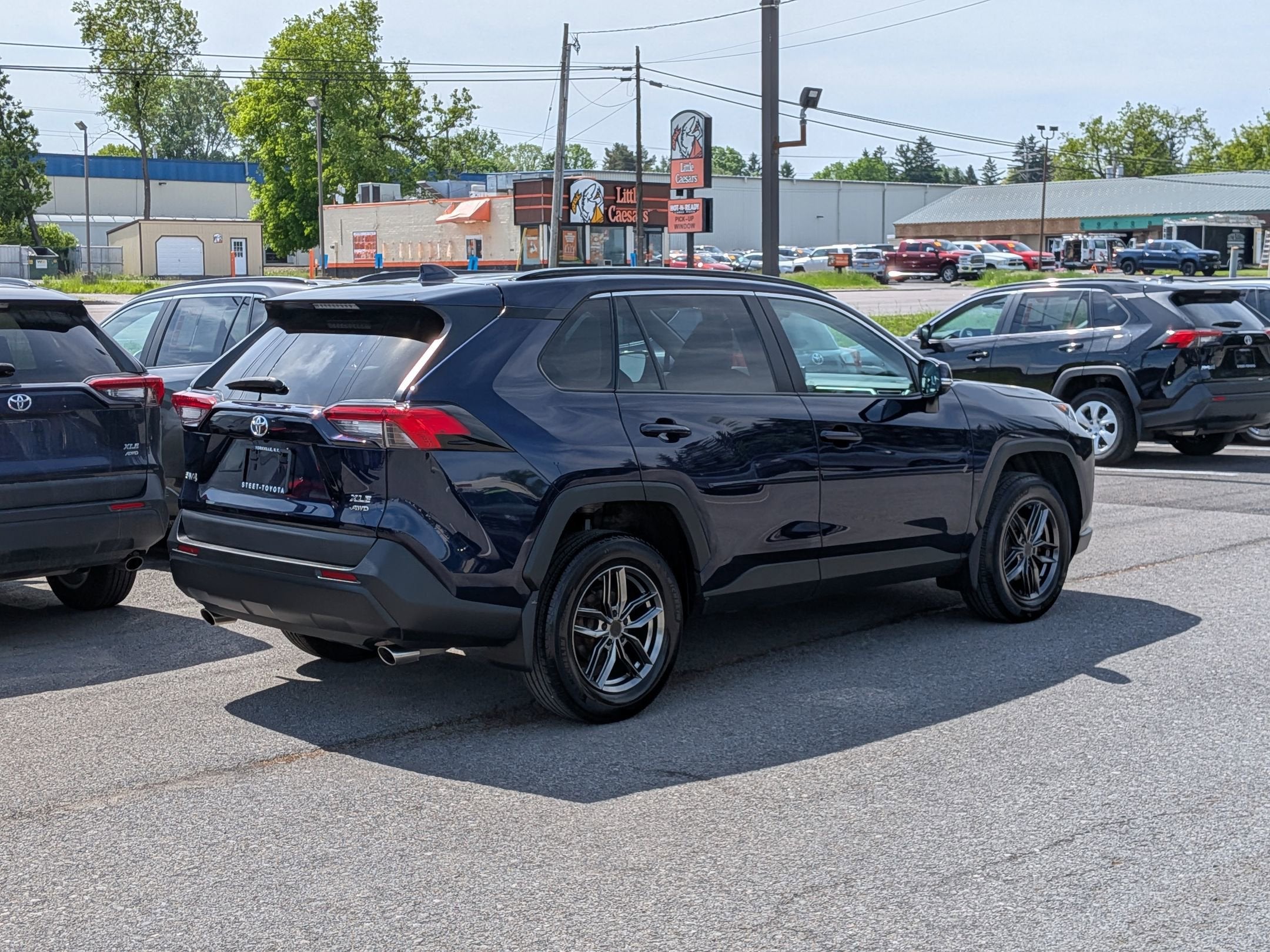 2021 Toyota RAV4 XLE w/ Convenience & Cold Weather Pkg