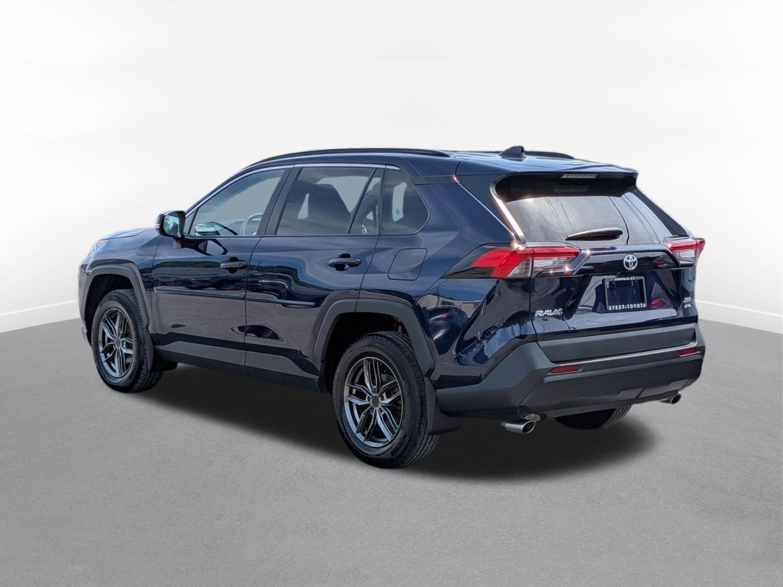 2021 Toyota RAV4 XLE w/ Convenience & Cold Weather Pkg