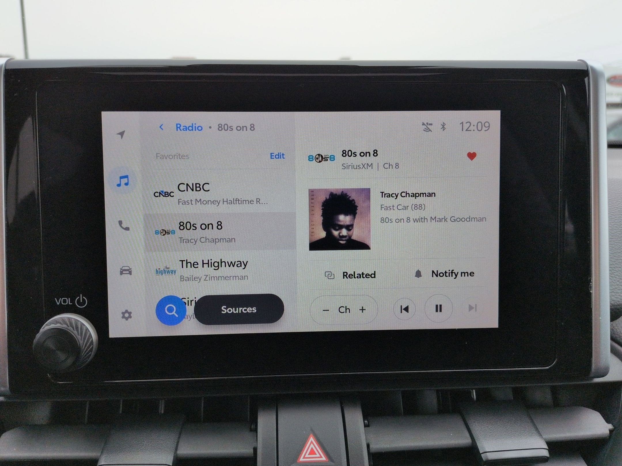 2023 Toyota RAV4 XLE w/ Convenience & Cold Weather Pkg