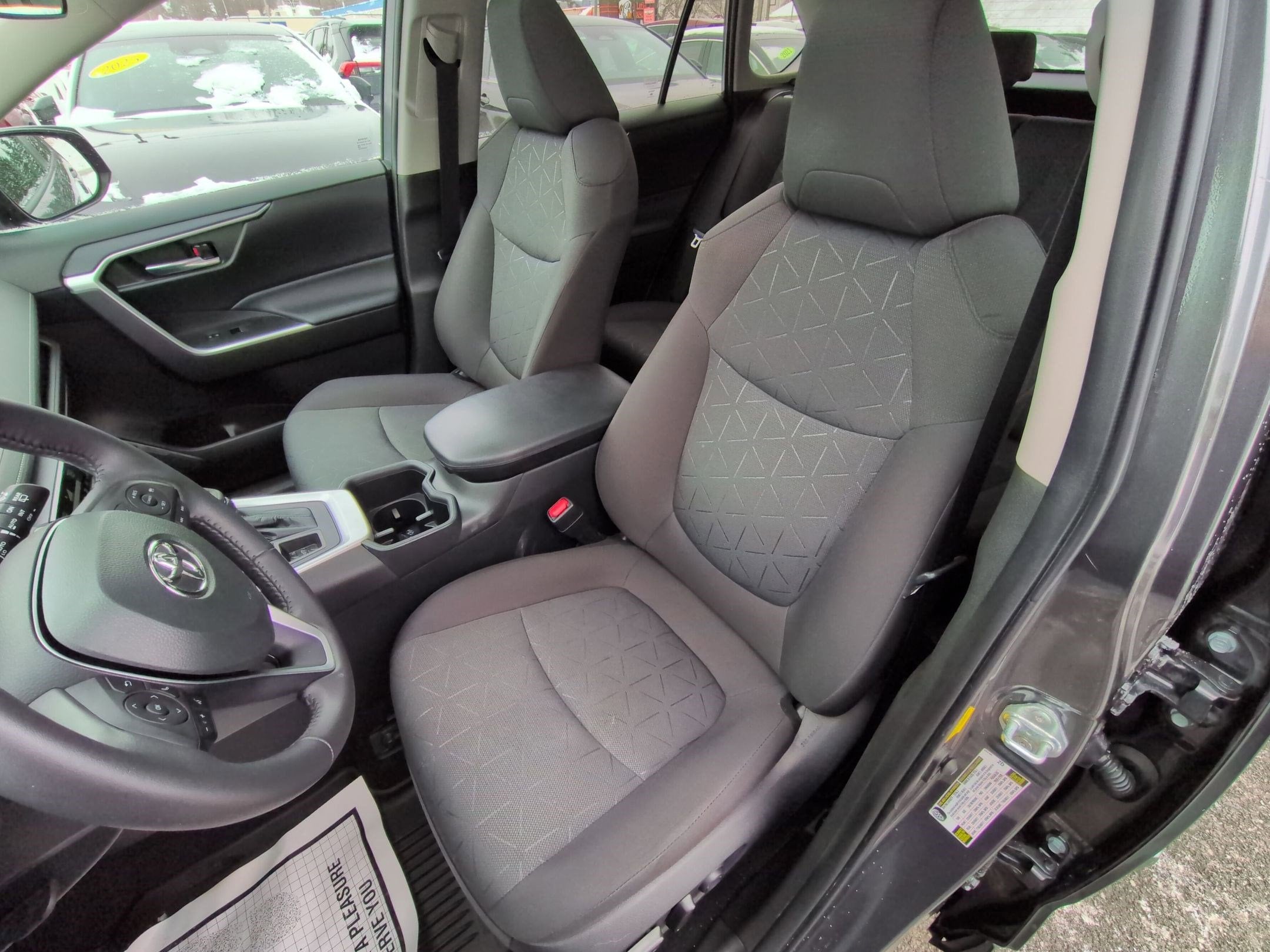 2023 Toyota RAV4 XLE w/ Convenience & Cold Weather Pkg