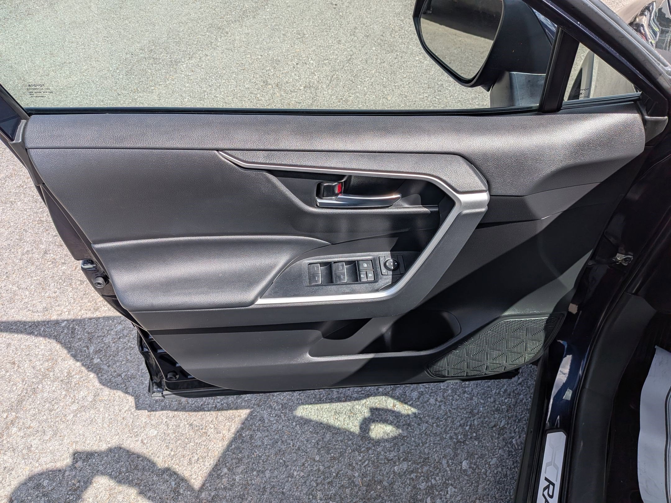 2022 Toyota RAV4 XLE w/ Convenience & Cold Weather Pkg