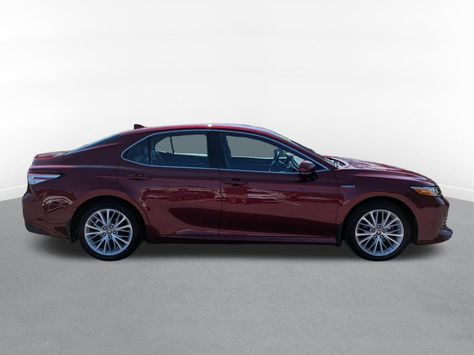 2020 Toyota Camry Hybrid XLE
