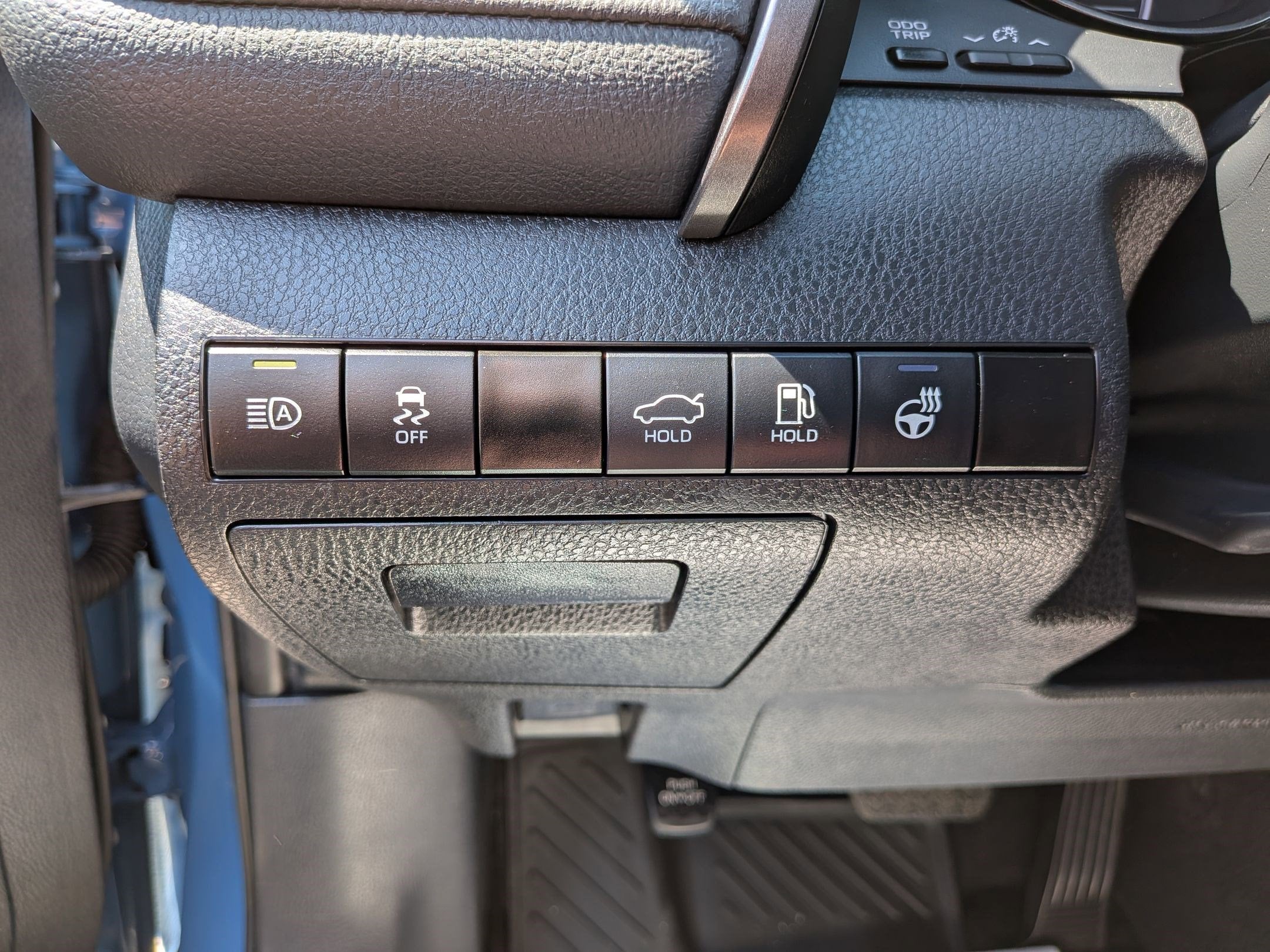 2023 Toyota Camry SE w/ Convenience & Cold Weather Pkg