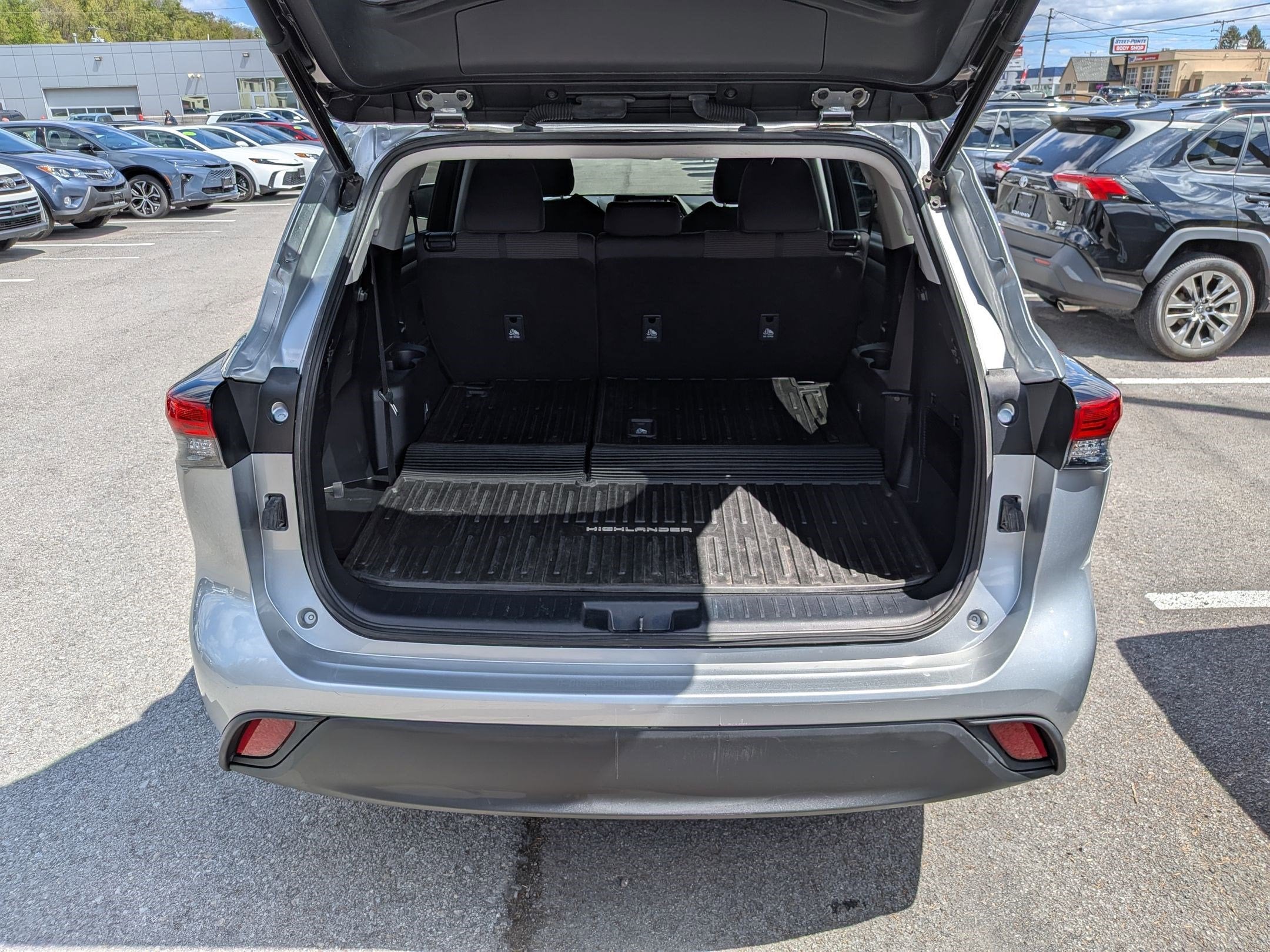 2022 Toyota Highlander LE