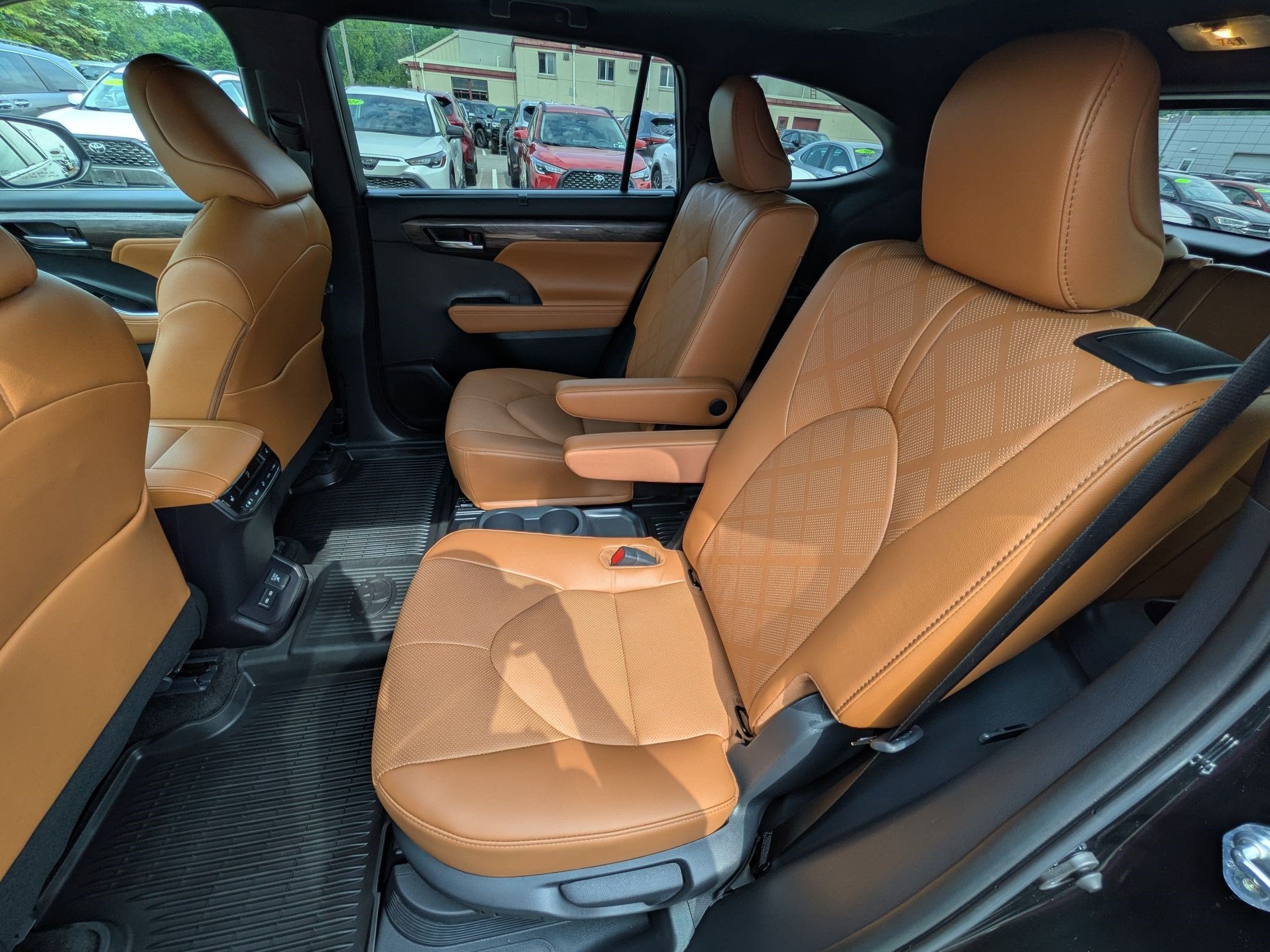 2024 Toyota Highlander Hybrid Platinum
